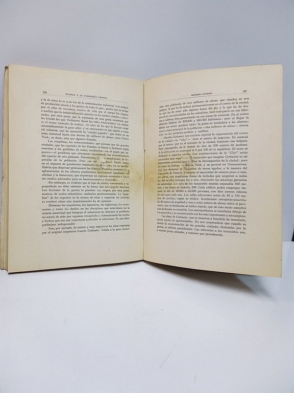 Madrid y su fisonomía urbana. (Obra patrocinada por el Excmo. …