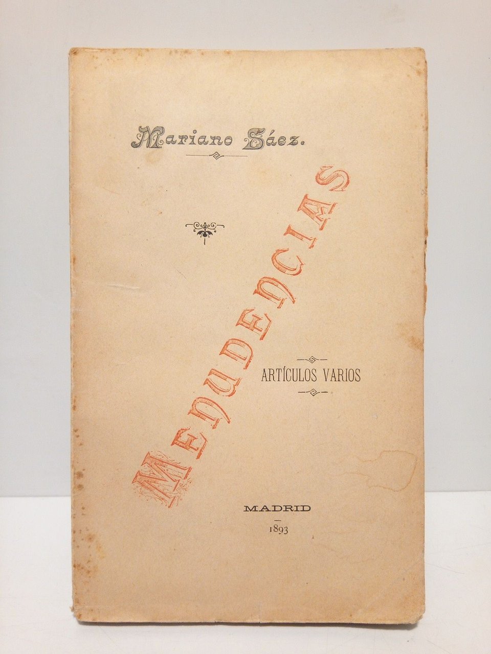 Menudencias: artículos varios