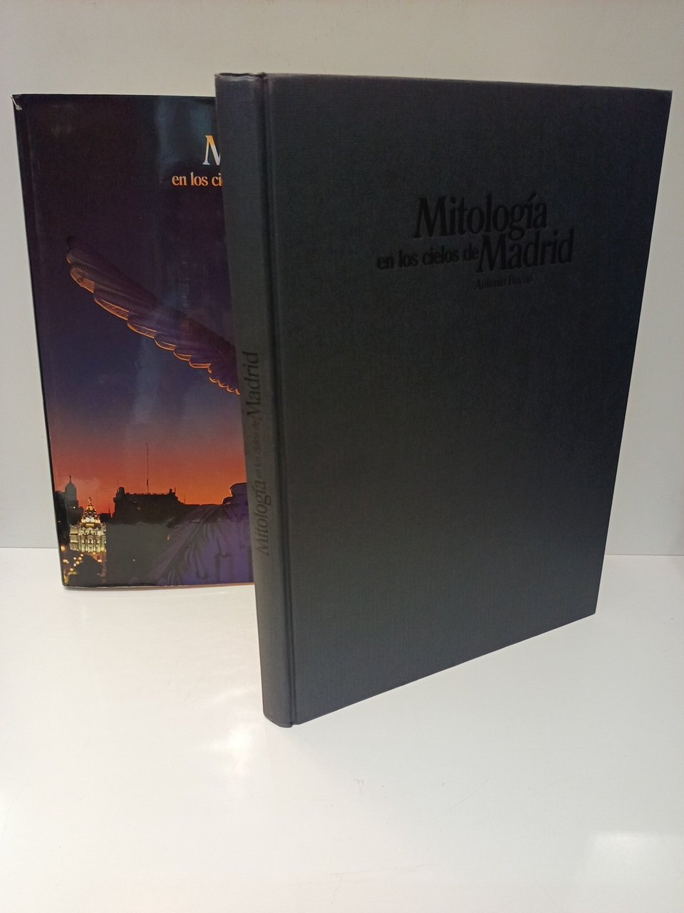 Mitología en los cielos de Madrid / Textos de Carlos …