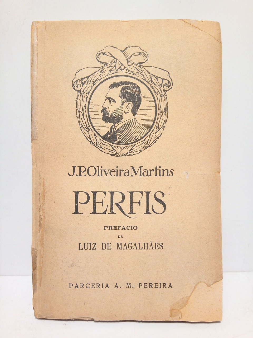 Perfis / Prefacio de Luiz de Magalhaes [muy extenso, pues …