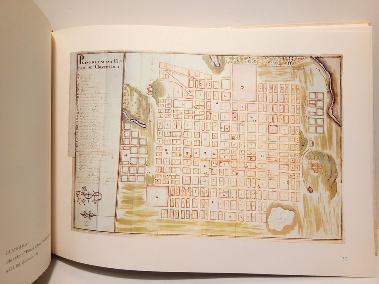 Urbanismo Español en América / Seleccción de planos y textos …