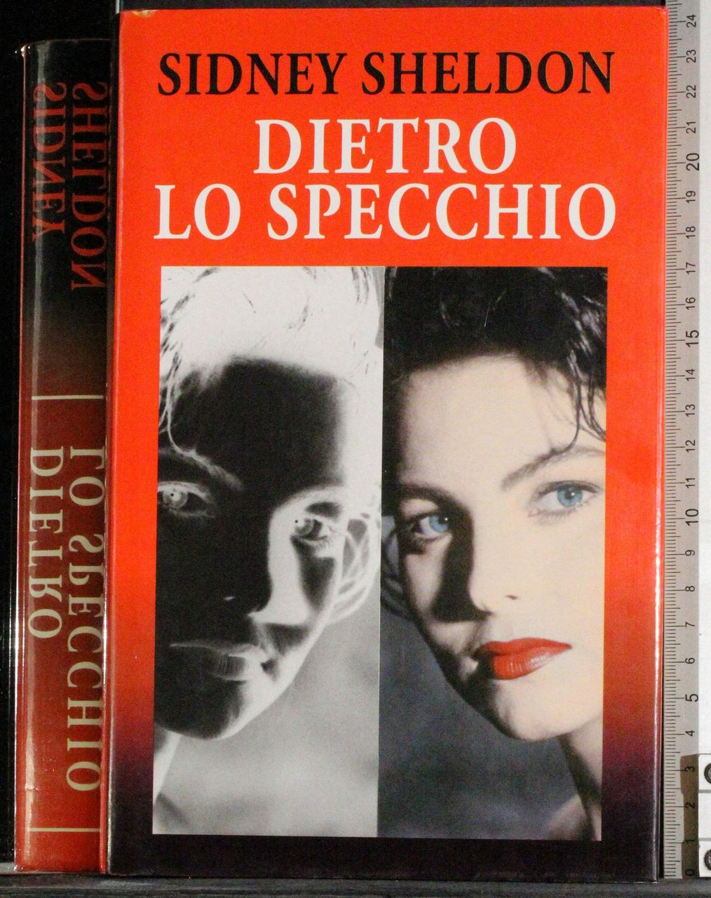 Dietro lo specchio