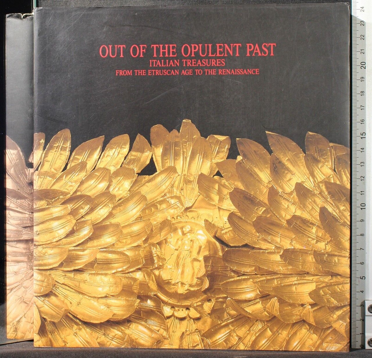 Out of the opulent past | Immagine principale