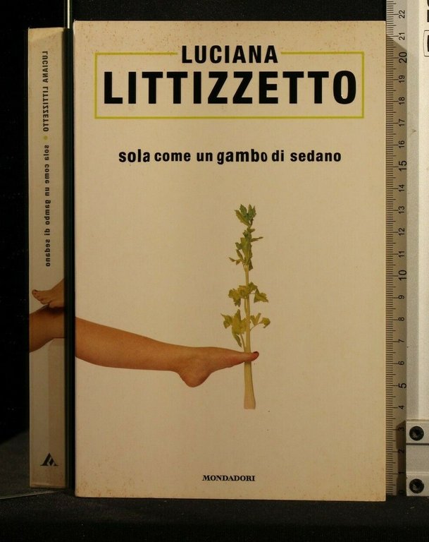 SOLA COME UN GAMBO DI SEDANO | Immagine Gallery 2