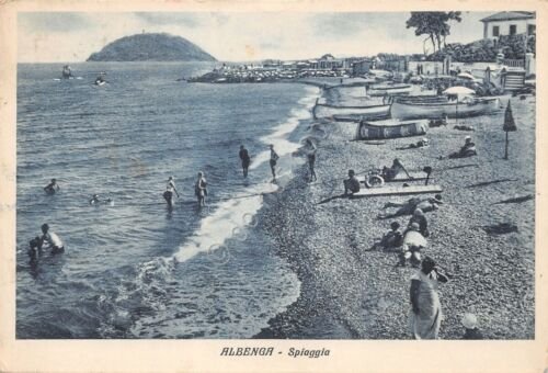 Albenga spiaggia animata barche 1940