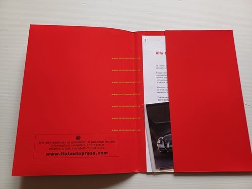 Alfa Romeo 147 Salone Internazionale dell'Auto Paris 2000 cartella stampa