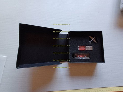 AUDI R8 e-tron 2015 gadget cartella stampa originale