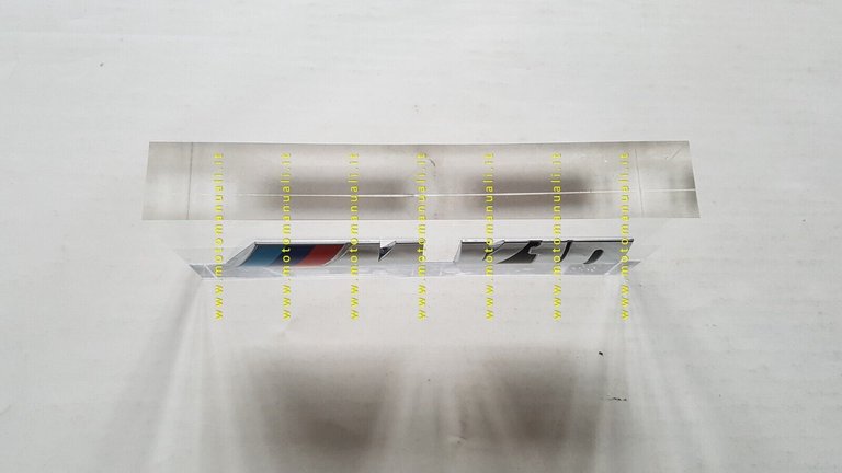 BMW Motore V10 2005 fermacarte originale promozionale plexiglass