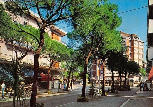 Cartolina - Cattolica - Piazza Nettuno - 1980