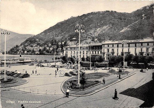 Cartolina - Como Piazza Cavour animata auto d'epoca 1958