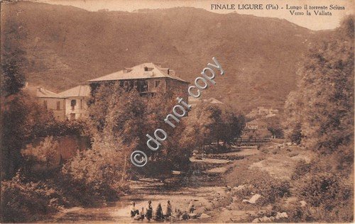 Cartolina - Finale Ligure lungo il torrente Sciusa animata lavandaie …