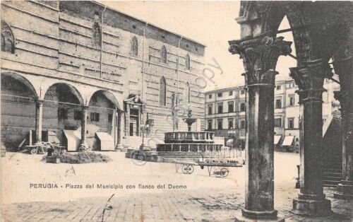 Cartolina - Perugia - Piazza Municipio - carri - 1925