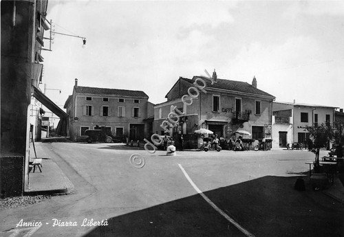 Cartolina - Postcard - Annico Piazza Libertà animata