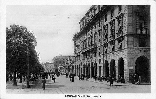 Cartolina - Postcard - Bergamo - il Sentierone - Animata … | Immagine principale