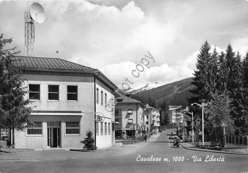 Cartolina - Postcard - Cavalese - Via Libertà - anni …