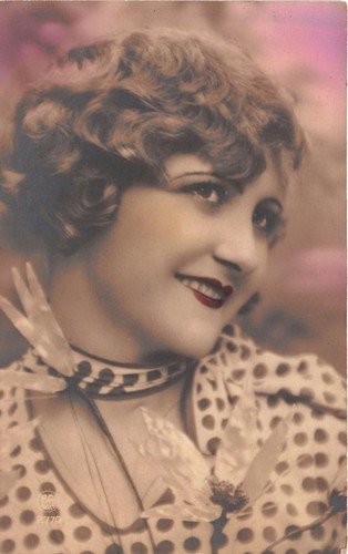 Cartolina - Postcard - Donna - primo piano viso - …