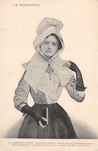 Cartolina - Postcard - La Normandie - Coiffes D'Hier - … | Immagine principale