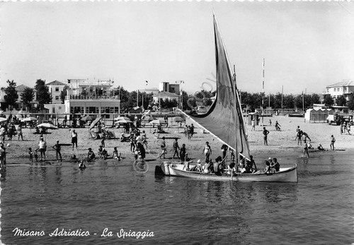 Cartolina - Postcard - Misano Adriatico - Spiaggia - barca … | Immagine principale