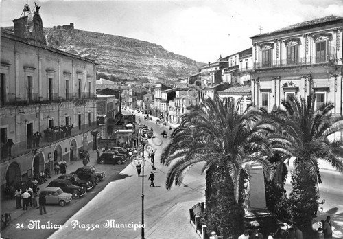 Cartolina - Postcard - Modica - Piazza Municipio - animata …