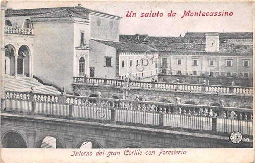 Cartolina - Postcard - Montecassino Interno Gran cortile con foresteria | Immagine Gallery 1