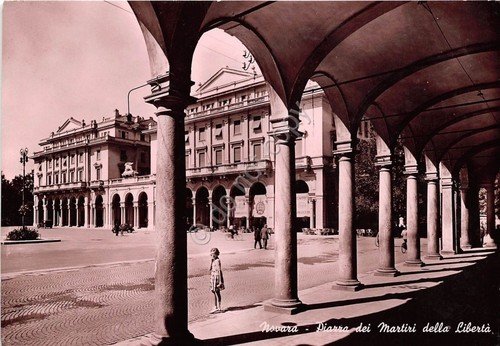 Cartolina - Postcard - Novara - Piazza dei Martiri della …