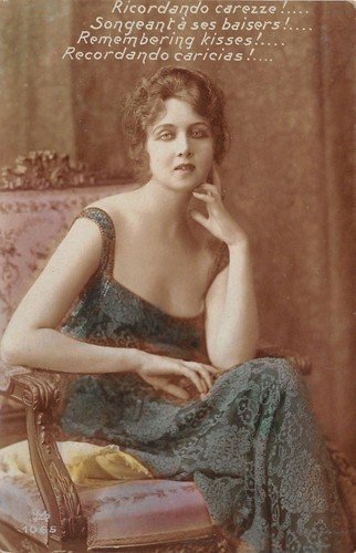 Cartolina - Postcard - Ricordando carezze - Donna - poltrona … | Immagine principale