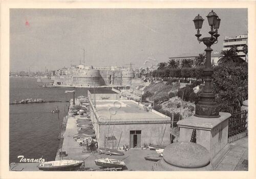 Cartolina - Postcard - Taranto - Castel S. Angelo- barche …