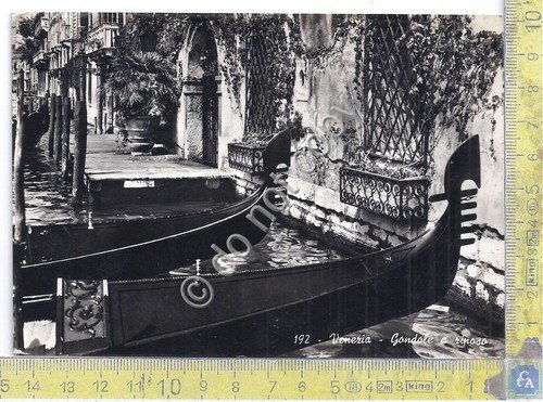 Cartolina - Postcard - Venezia - Gondole a riposo - …
