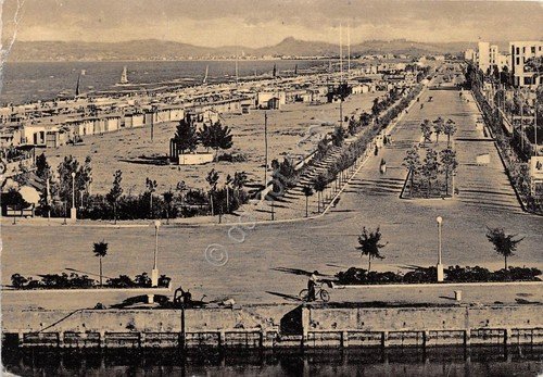 Cartolina - Riccione - Panorama della spiaggia - animata - … | Immagine principale