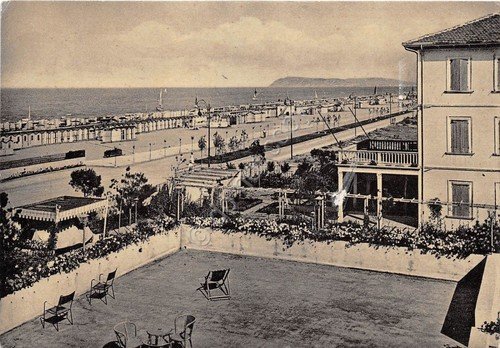 Cartolina - Riccione - Spiaggia - Particolare - anni '50 … | Immagine principale