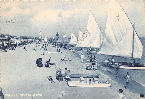 Cartolina - Riccione Spiaggia barca a vela animata 1950