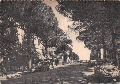 Cartolina - Riccione Viale Ceccarini animata auto d'epoca