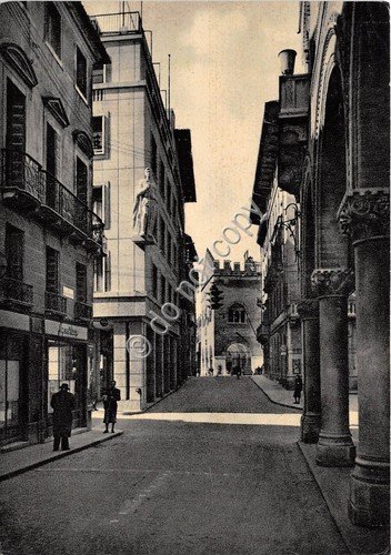 Cartolina - Treviso via Indipendenza animata 1956