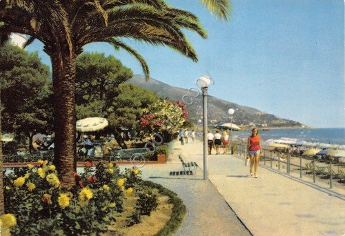 Cartolina Alassio Passeggiata a mare animata 1960 (Savona) | Immagine principale