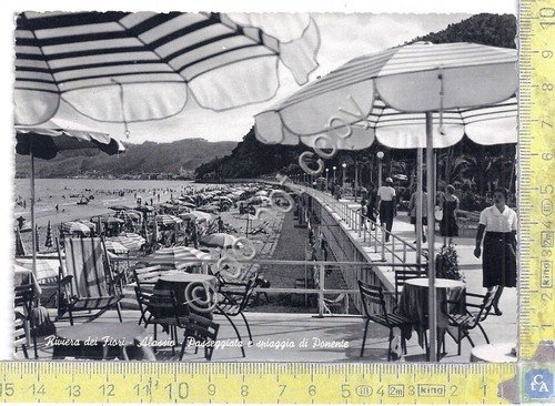 Cartolina Alassio Passeggiata e spiaggia - anni '60 (Savona)
