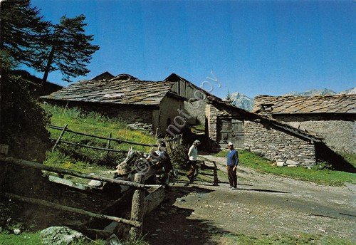 Cartolina Alta Valle di Susa case con contadini | Immagine principale