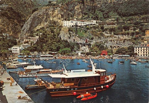 Cartolina Amali vista dal molo barche 1983 (Salerno)