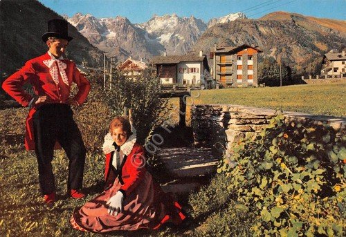 Cartolina Aosta costume tipico coppia