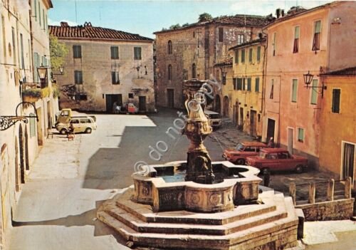 Cartolina Asciano Fontana Piazza del grano 1988 (Siena)