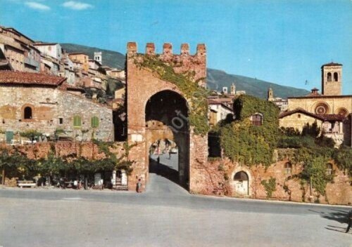 Cartolina Assisi Porta San Pietro 1968 Timbro targhetta PT (Perugia)