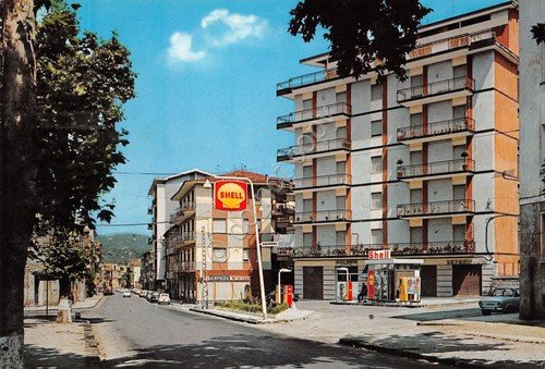 Cartolina Atripalda Via Roma SHELL case anni '80