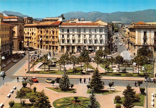 Cartolina Avellino Piazza Libertà giardini animata | Immagine principale