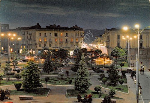 Cartolina Avellino Piazza Libertà Notturno giardini