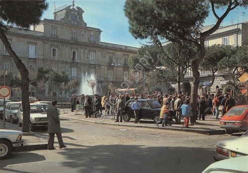 Cartolina Aversa Piazza V. Emanuele Palazzo Ruta Animata auto anni …