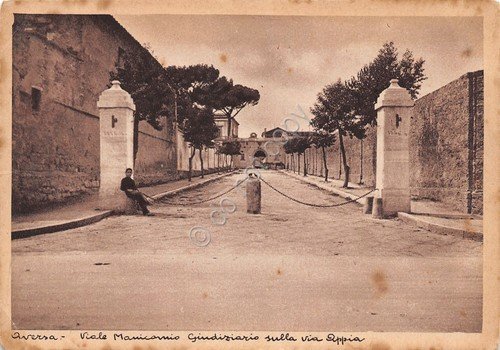 Cartolina Aversa Viale Manicomio Giudiziario su Via Appia animata ingiallita | Immagine principale