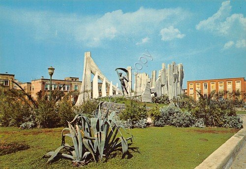 Cartolina Barcellona Messina Monumento ai Caduti case | Immagine principale