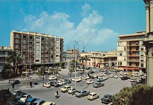 Cartolina Barcellona Messina Piazza Duomo case auto animata negozi