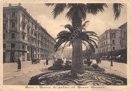 Cartolina Bari Corso Cavour animata auto d'epoca 1941 sporca