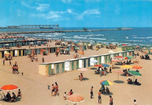 Cartolina Barletta spiaggia di levante stabilimenti animata 1958 | Immagine principale