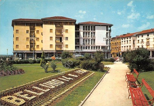 Cartolina Belluno Piazza dei Martiri e giardini pubblici 1976 | Immagine principale